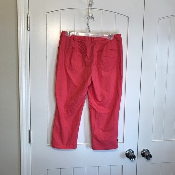 Zac & Rachel Zip Front Capris - Picture 4 of 10